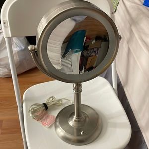 Round mirror with magnifying and light